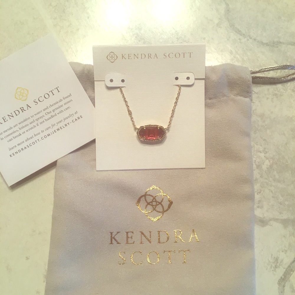 Kendra Scott Elisa Pendant in Berry Glass
